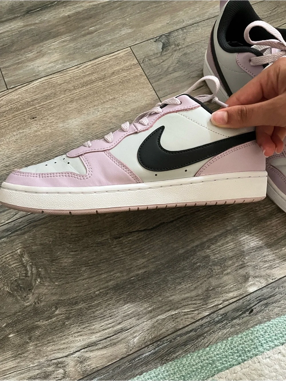 Nike youth Low-Top Sneakers in Light Pink, White & Black